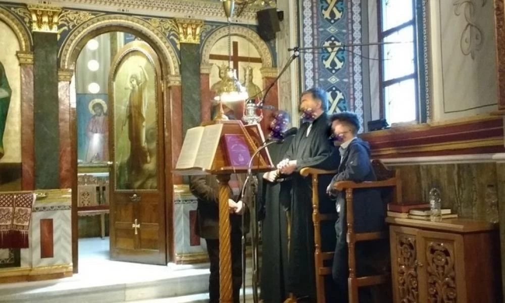 Το αίτημα της εκκλησίας να λάβουν οι ιερείς το επίδομα των 800 ευρώ και οι αντιδράσεις